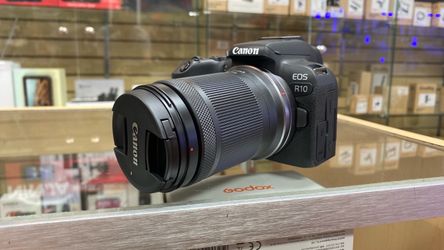 Canon r10 with 18-150mm   Open box