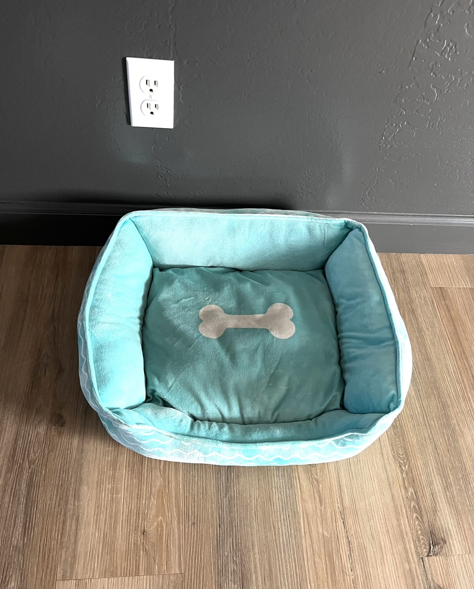 Like New Pet Bed