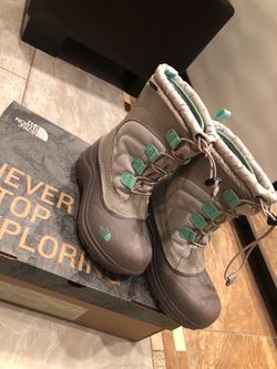 The North Face kids boots size 2