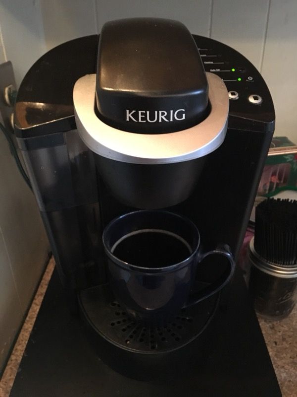 KEURIG K55 SINGLE SERVE PROGRAMMABLE K-CUP POD COFFEE MAKER, BLACK with K-cup holder! (Basically new)