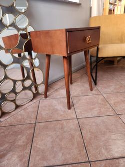Sleek Mid-Century Modern Nightstand Peach Knobs