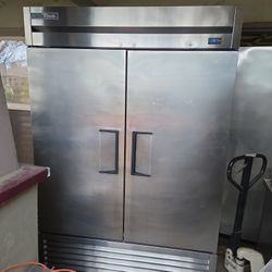 Refrigerator. True T-49-HC 2 Door