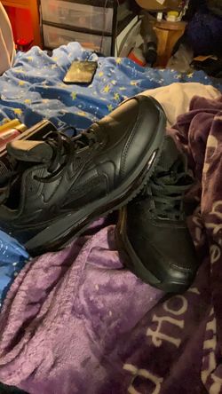 These are a pair of TredSafe Men's Lucas Slip-Resistant Work Shoes featuring a triple-black polyurethane upper and an O2 Air-cushioned sole