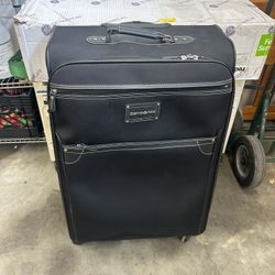 Samsonite Tiago 29” Spinner Softside Suitcase Luggage