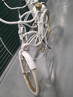 Vivelo Donatella White and Gold 7-Speed Bicycle