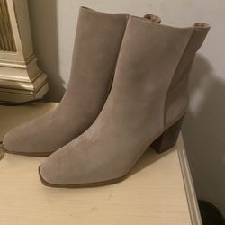 🍀🍀New Suede Women’s Boots From Vanna Nordstrom