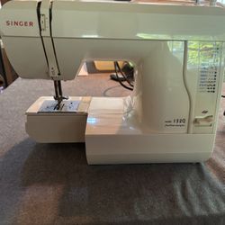 Singer 132q Featherweight Sewing Machine 