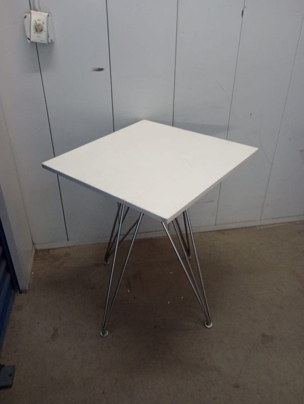 Set Of 2 Chairs And 1 Table In Good Conditions