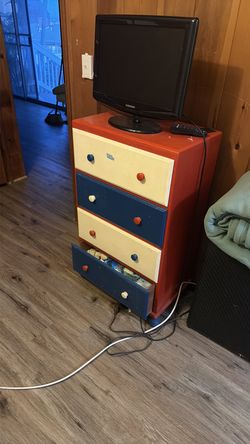 Small multicolor dresser