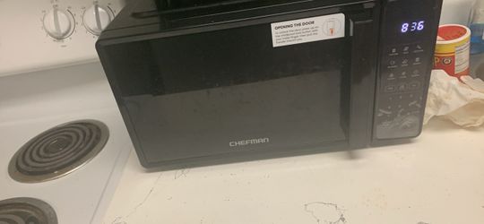 Chefman Black Countertop Microwave