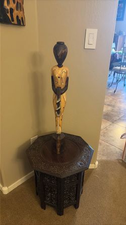 African Women Statue