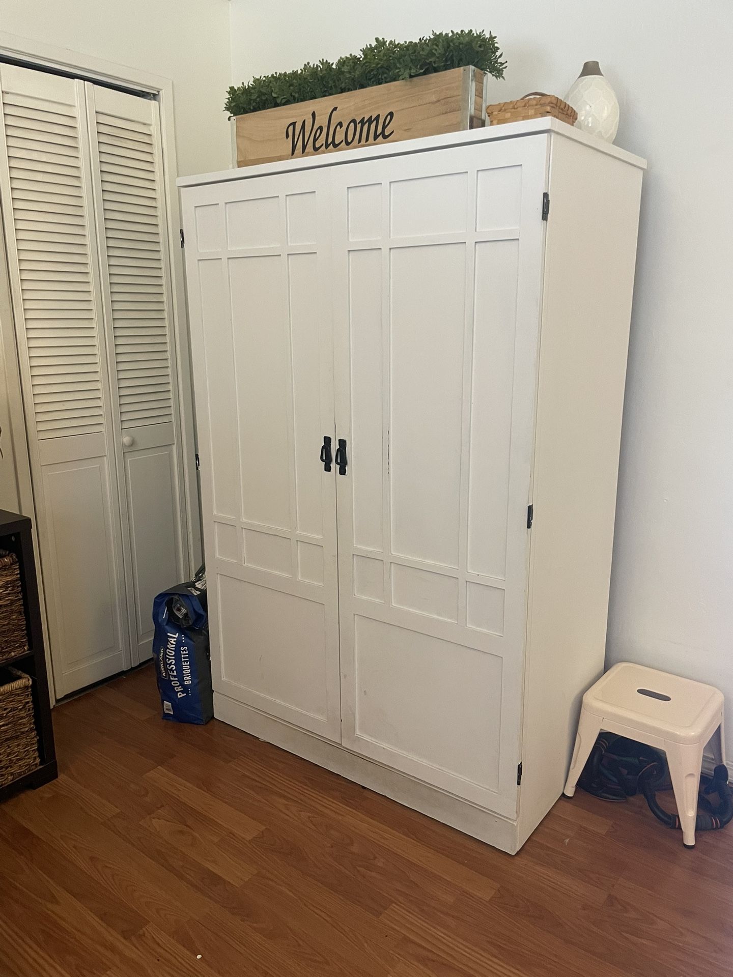 Armoire For Computer Read Description