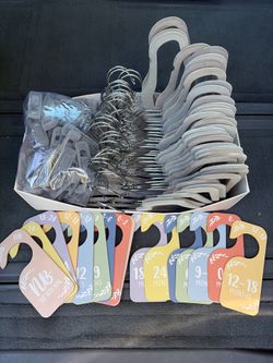 Baby hangers set