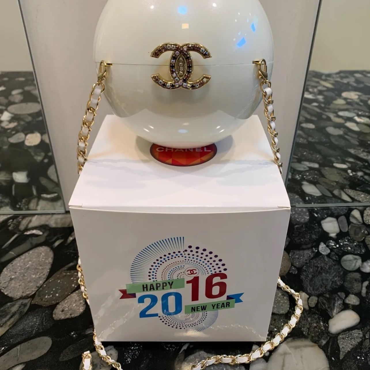 Chanel New Authentic VIP Dubai Gift 2016 White Pearl Minaudiere
