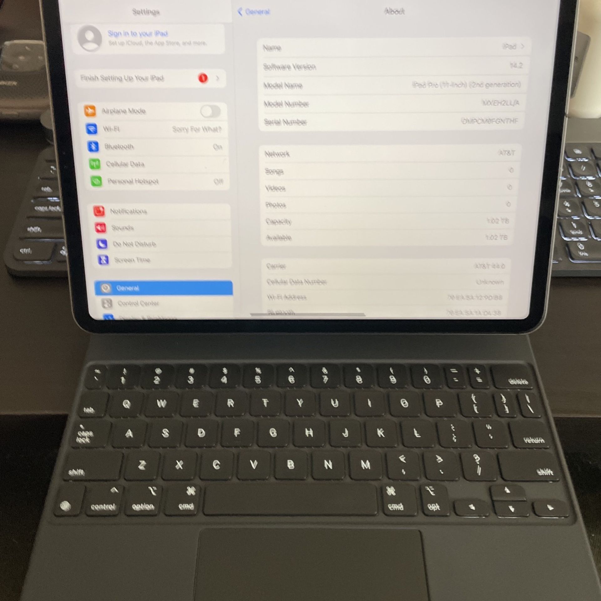 iPad Pro 11 In 1TB 2nd Gen Wifi & Cell & Magic Keyboard