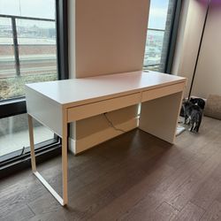 Modern White Desk w/ Drawers – Clean & Sturdy