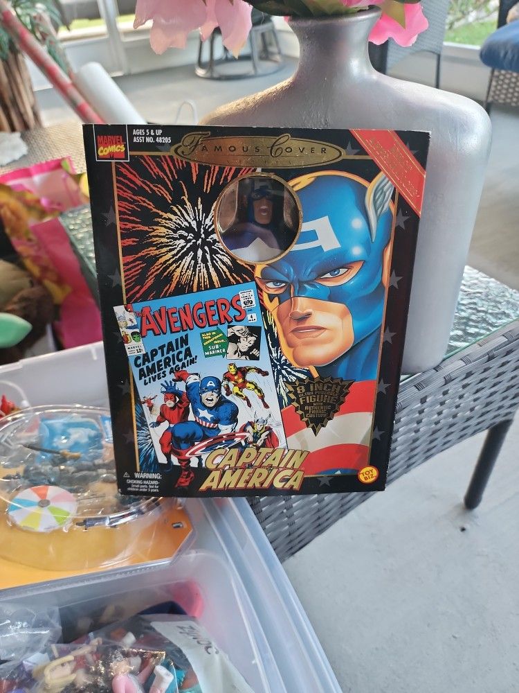 VTG 1998 Toy Biz Marvel Famous Cover Series Captain America 8” figure