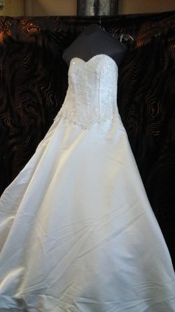 Lace corset back soft ivory wedding gown