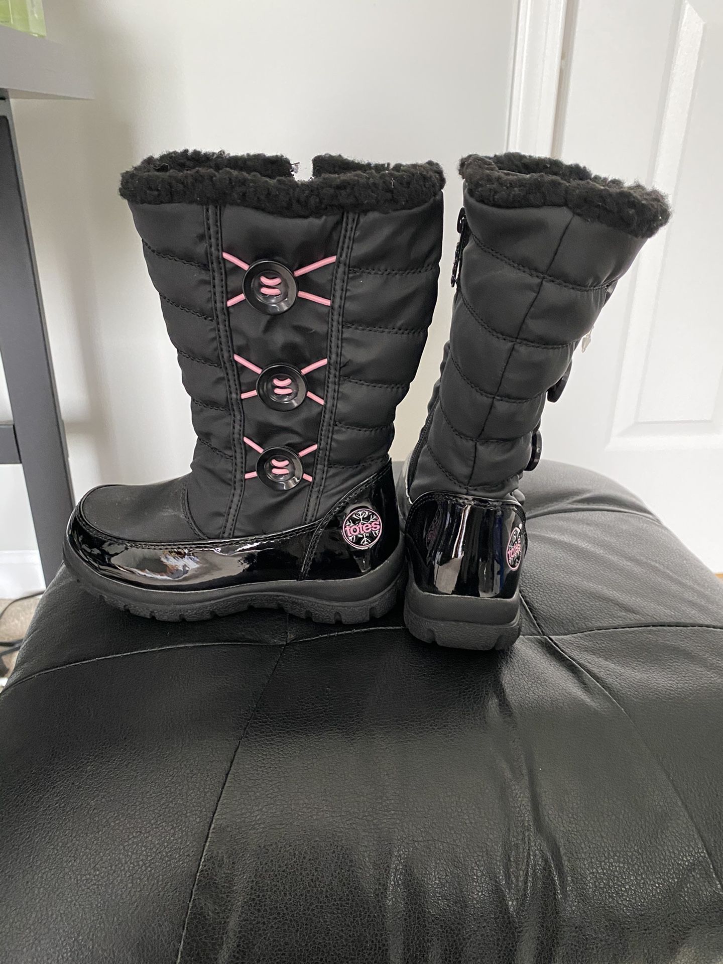 Girls Totes Snow boots Size 13