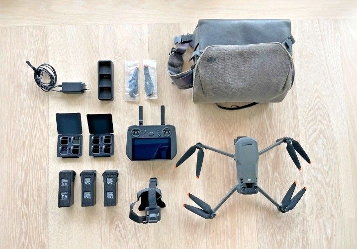 DJI Mavic 3 Cine - Fly More Pro Combo - with ProRes and 1TB internal SSD