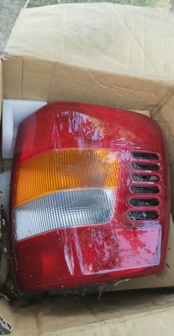 Grand Cherokee tail light 01-02 right side