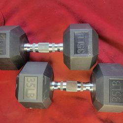 SET OF 35LB.  RUBBER COATED HEXHEAD DUMBBELLS TOTAL 70LBs  11525 S HALSTED DUNKIN DONUTS/7111.S WESTERN WALGREENS  
70$  CASH ONLY AS IS.