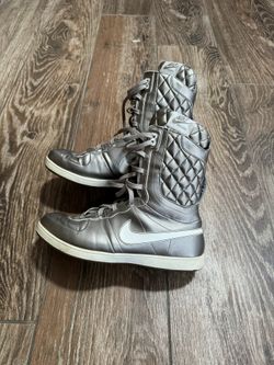 Rare Nike Woman’s Legends High Gold Shoes 