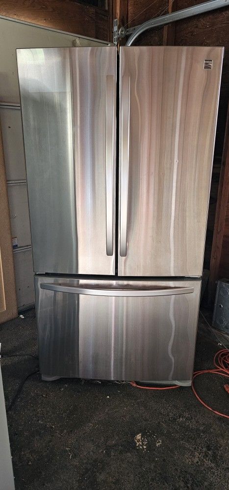 Kenmore Refrigerator W/Bottom Freezer & Ice Maker
