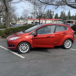 2018 Ford fiesta titanium hatchback clean title