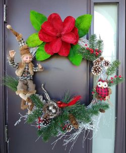 Professional Handmade Christmas Wreath with Handcrafted Elf - navidad