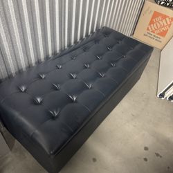 Storage / Ottoman 