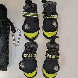 Arcadia Trail All-Terrain Dog Boots Size XS/S Set Of 4 with Storage Bag