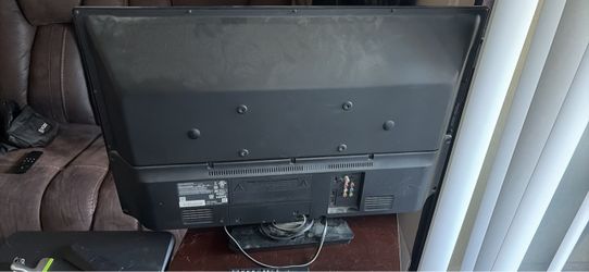 30” TV w/ remote