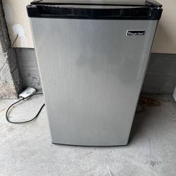 Magic Chef Fridge / Freezer