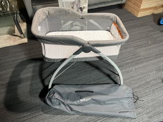 First Dream Portable Bassinet