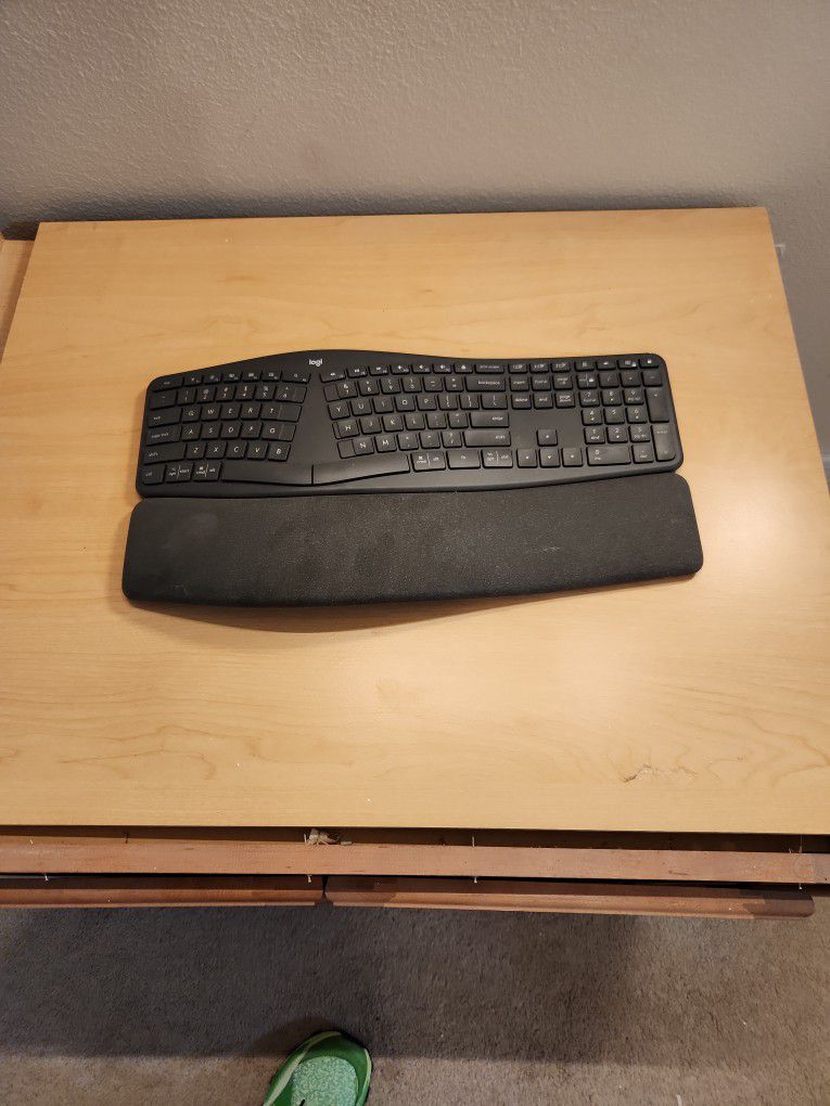 Logitech Ergonomic Keyboard K860
