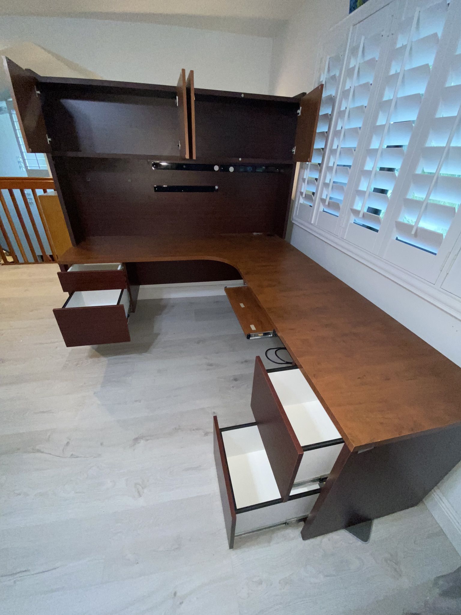 Must sell Office Corner Desk for Sale in Fort Lauderdale, FL OfferUp