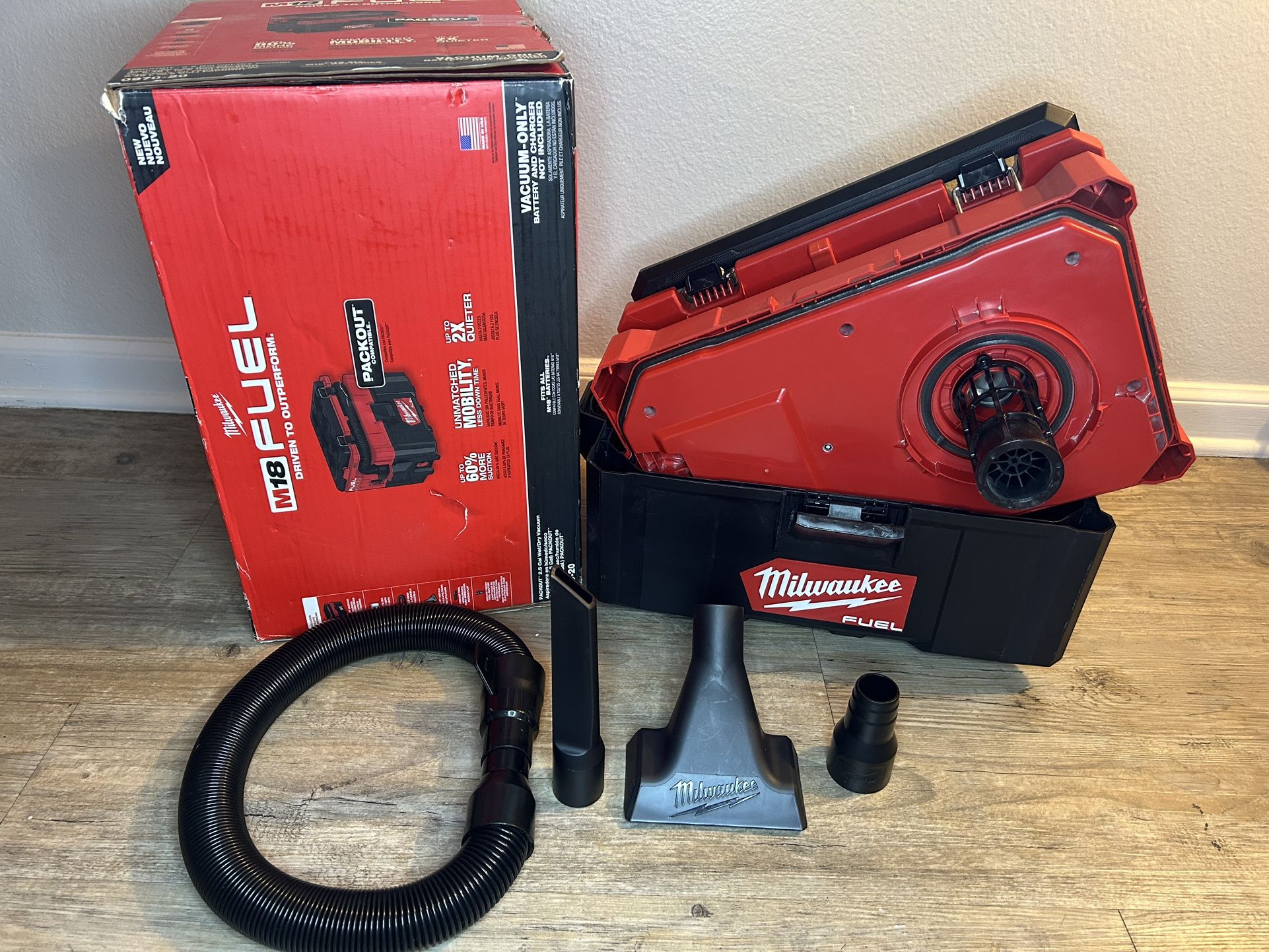 Milwaukee M18 FUEL PACKOUT 18-Volt Lithium-lon Cordless 2.5 Gal. Wet/Dry Vacuum (Vacuum-Only)