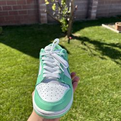 Nike dunk low Green glow woman’s shoes size w7.5