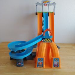 Fisher Price Hot Wheels Little People Racing Loop Tower 