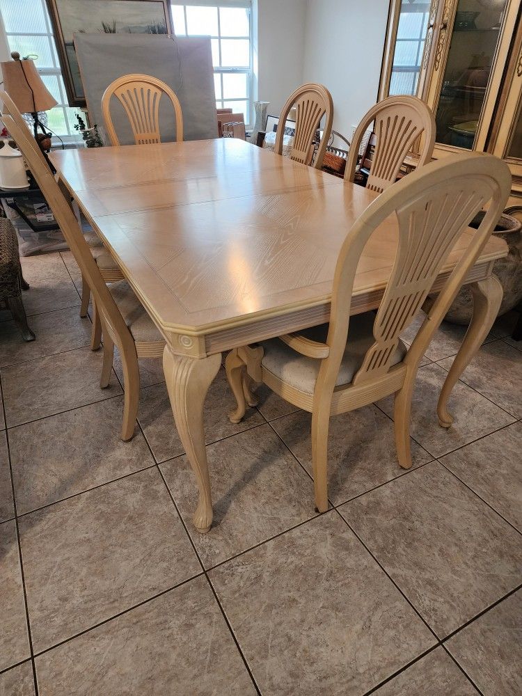 Dining Table, Gorgeous Set w/ 6 Chairs - $175