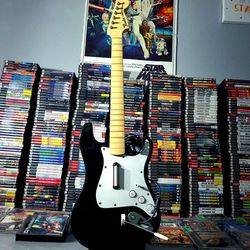 Rock Band Xbox 360 Fender Stratocaster (w/ Breakaway + Strap)  *TRADE IN YOUR OLD GAMES/TCG/COMICS/PHONES/VHS FOR CSH OR CREDIT HERE*