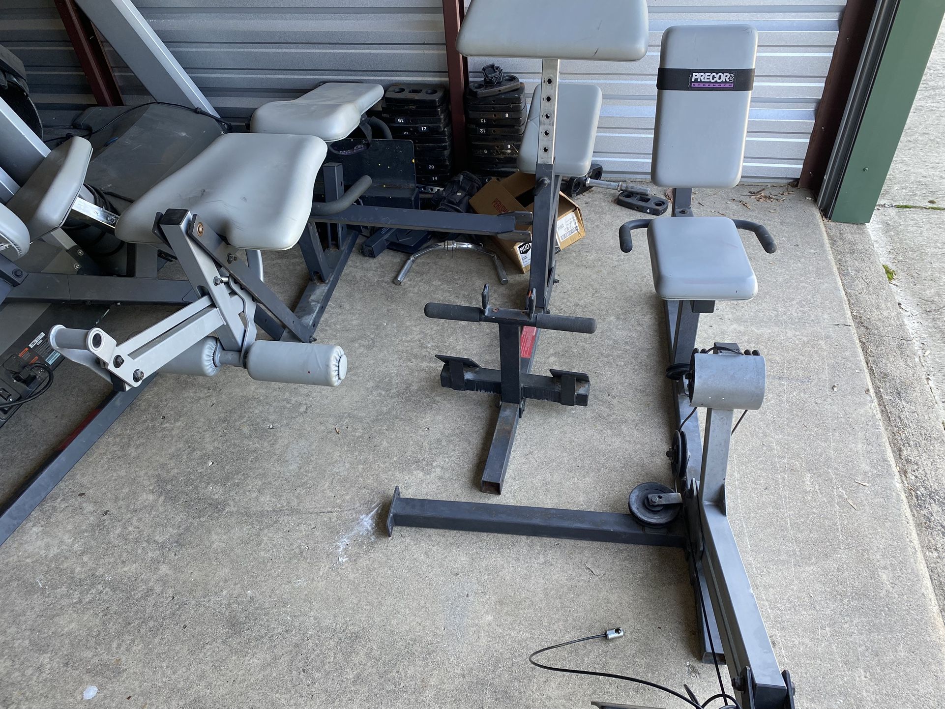 NICE PRECOR SELECT WEIGHT STACK WEIGHTS INCLUDED UNIVERSAL WORKOUT MACHINE THAT IS COMMERCIAL GRADE. YOU CAN DO EVERYTHING WITH THIS UNIT