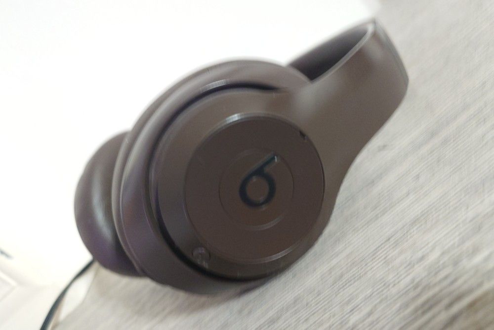 Beats Studio Pro Brown