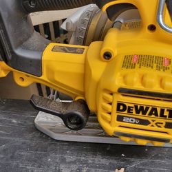 NEW DEWALT XR - CORDLESS BRUSHLESS 6.5 INCH CIRCULAR SAW - TOOL ONLY