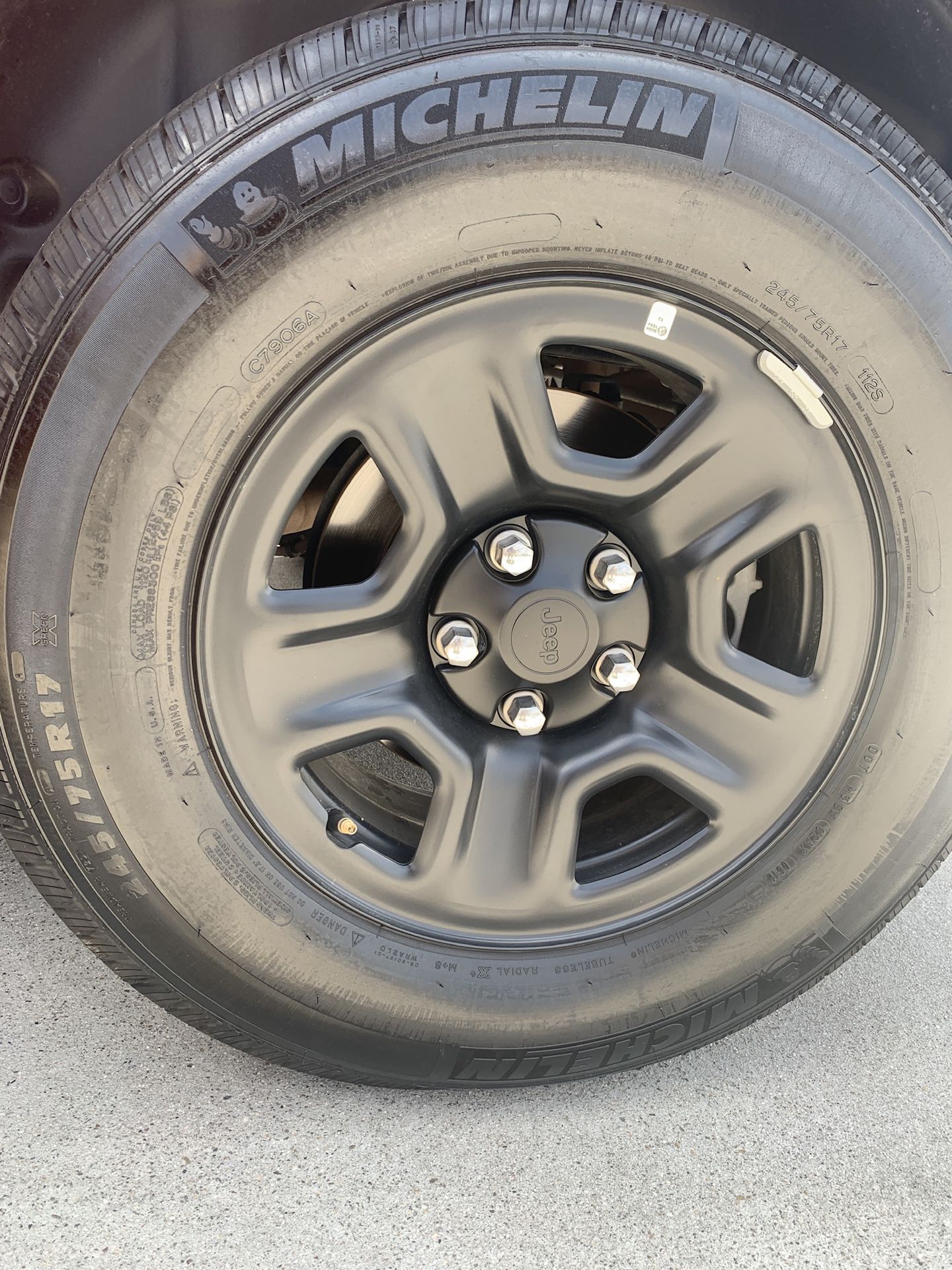 Tires / Michelin/ black rims