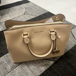 Michael Kors Large Satchel Leathered purse