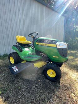 FS: John Deere D100 Mower Riding Lawnmower