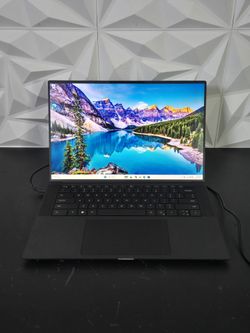 Dell Gaming Laptop Latitude 5560 | i7-11850H / 32GB RAM / 512gb SSD