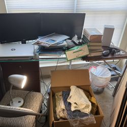 📦 FREE Computer Desk – Must Pick Up by Saturday